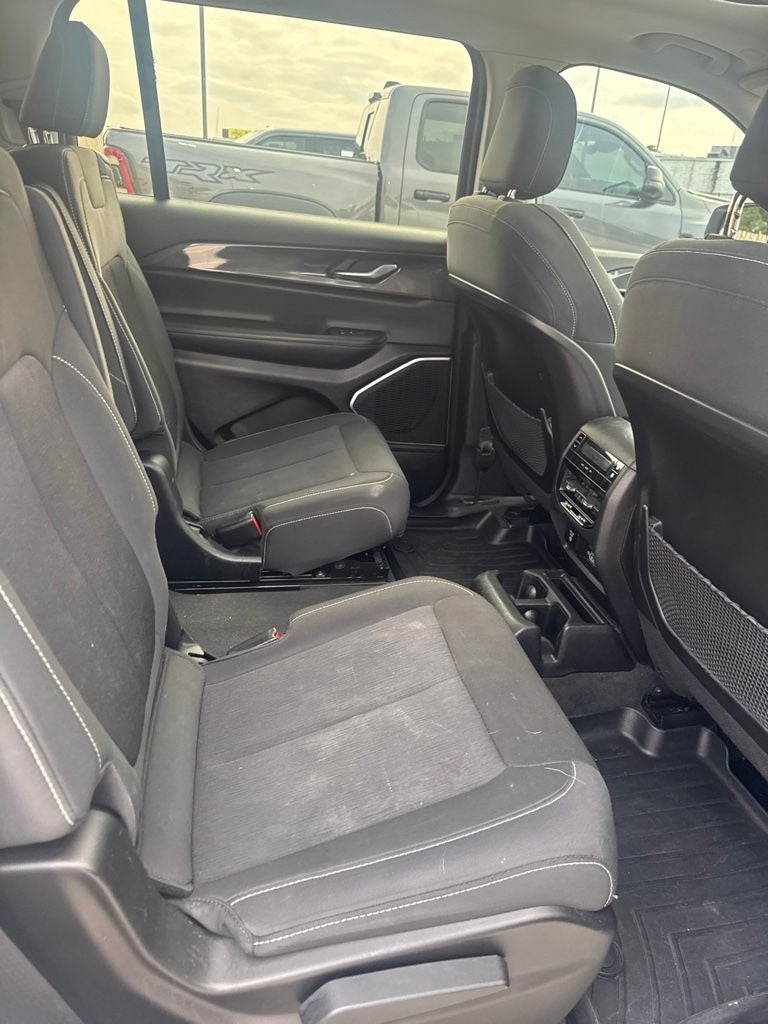 2022 Jeep Grand Cherokee L Laredo