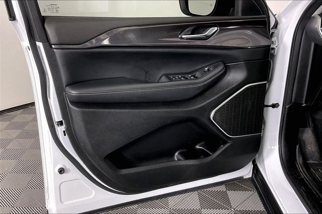 2022 Jeep Grand Cherokee L Laredo