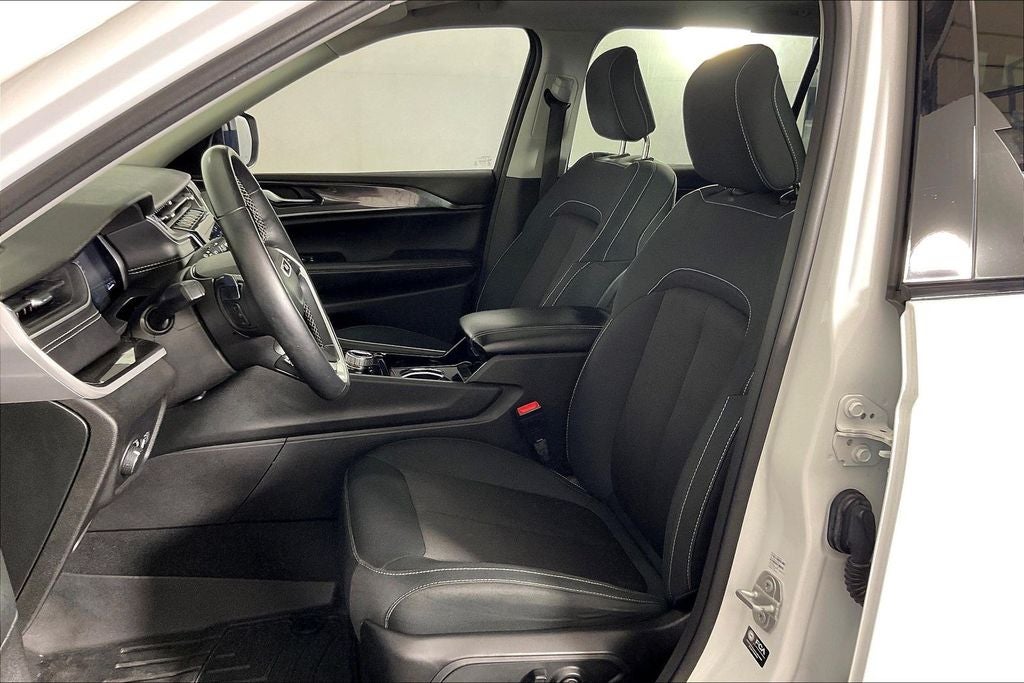 2022 Jeep Grand Cherokee L Laredo