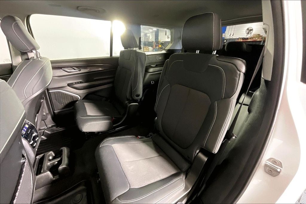2022 Jeep Grand Cherokee L Laredo
