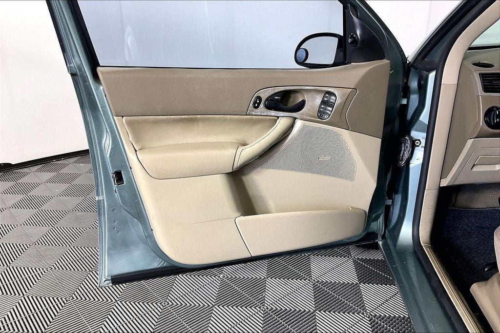 2005 Ford Focus ZX4 S