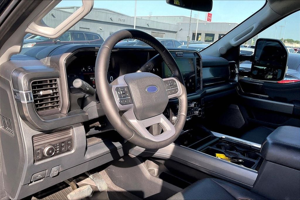 2025 Ford F-350SD Lariat DRW