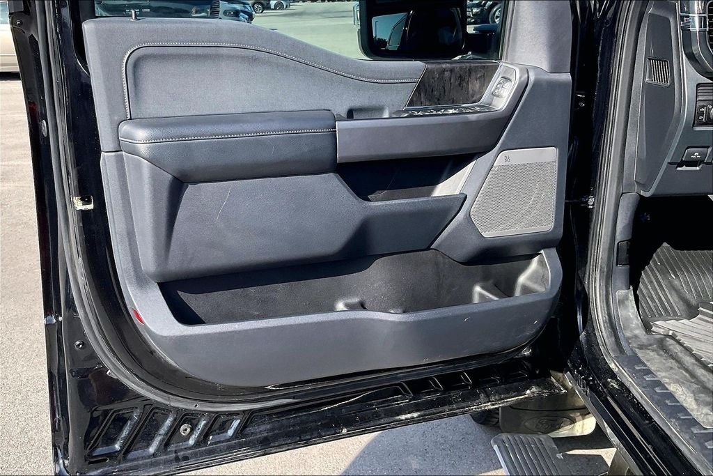 2025 Ford F-350SD Lariat DRW