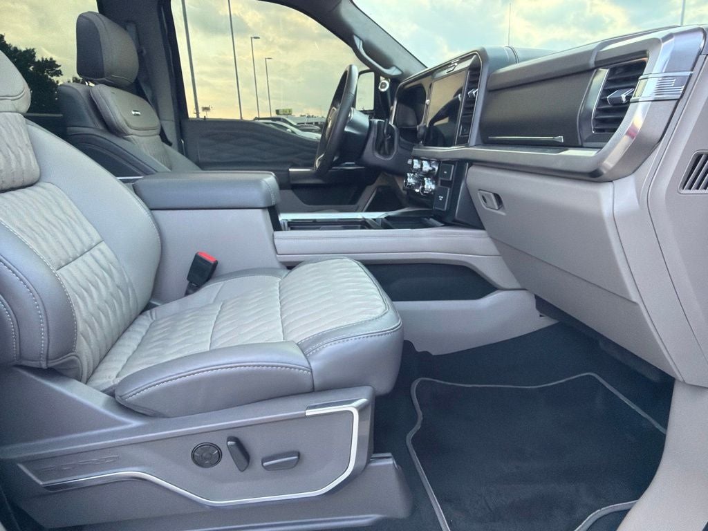 2025 Ford F-450SD Platinum DRW