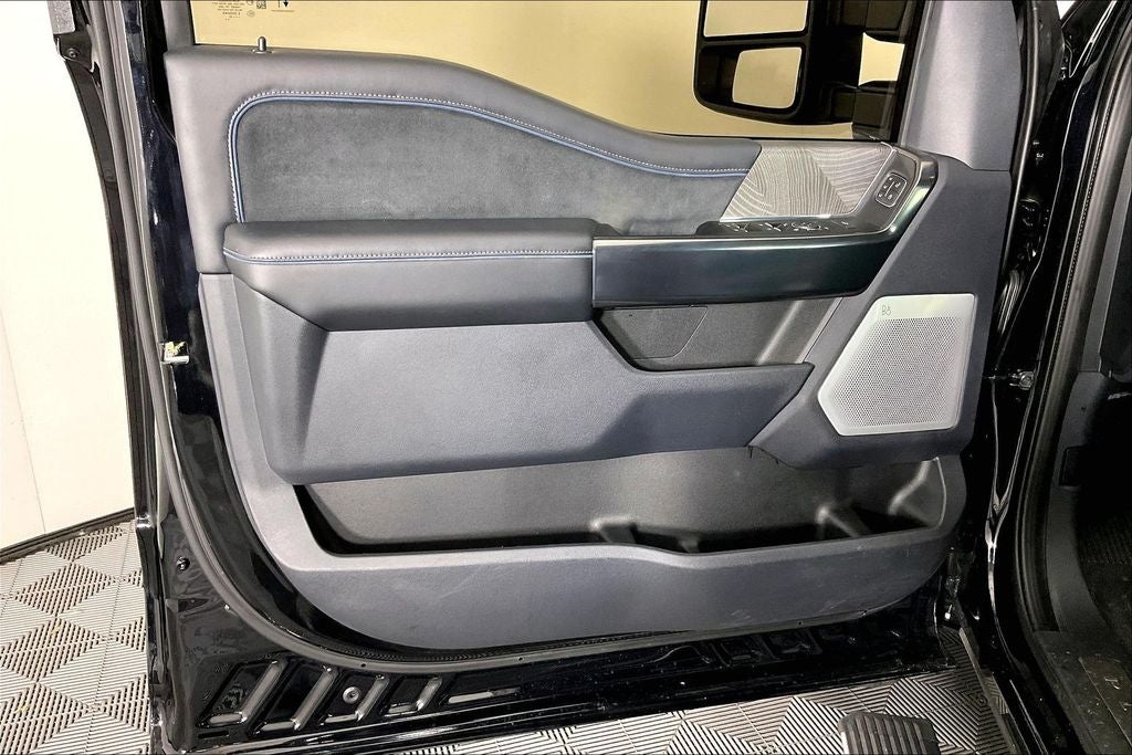 2025 Ford F-450SD Platinum DRW