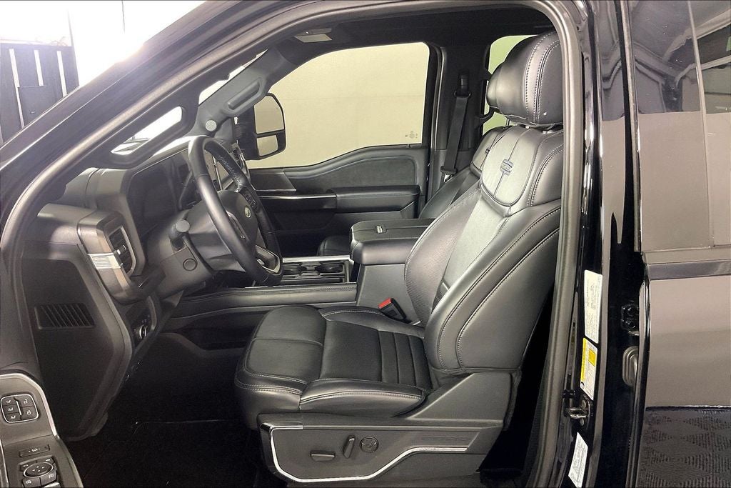 2025 Ford F-450SD Platinum DRW