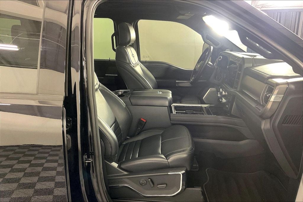 2025 Ford F-450SD Platinum DRW