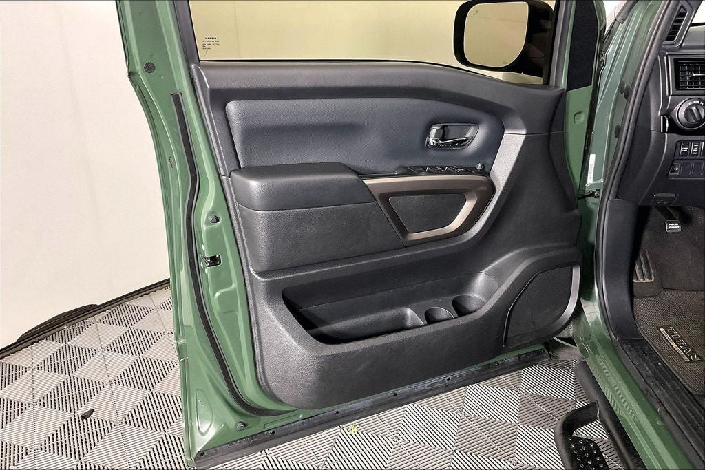 2024 Nissan Titan SV