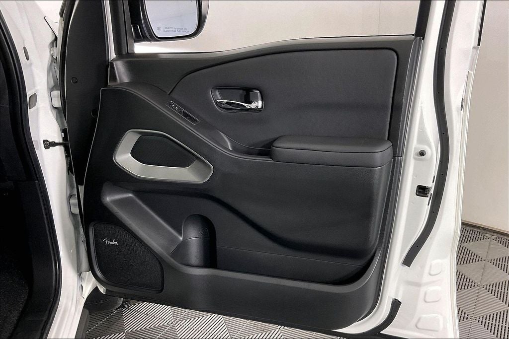 2024 Nissan Frontier SL