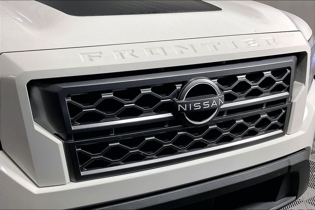 2024 Nissan Frontier SL