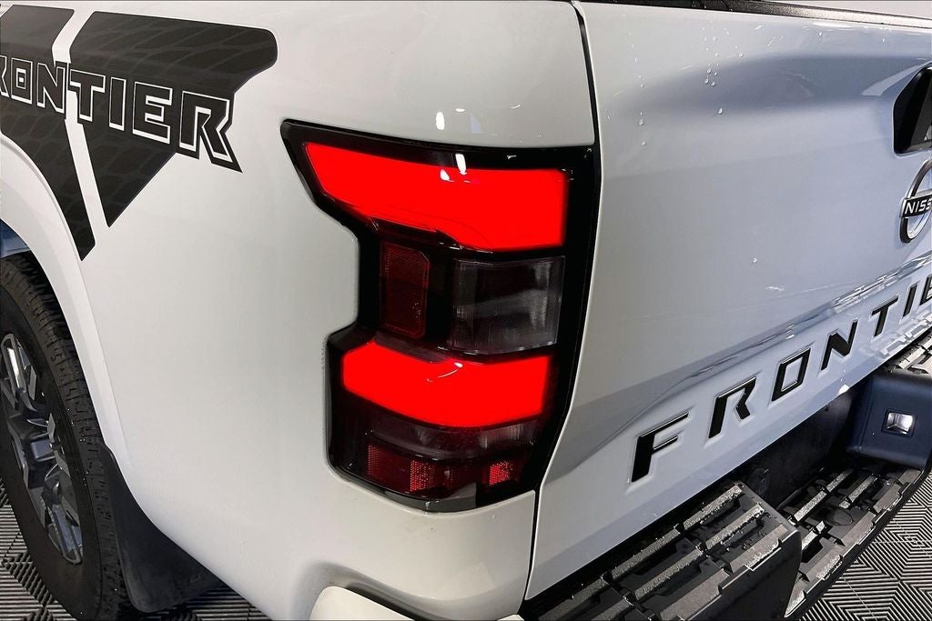 2024 Nissan Frontier SL