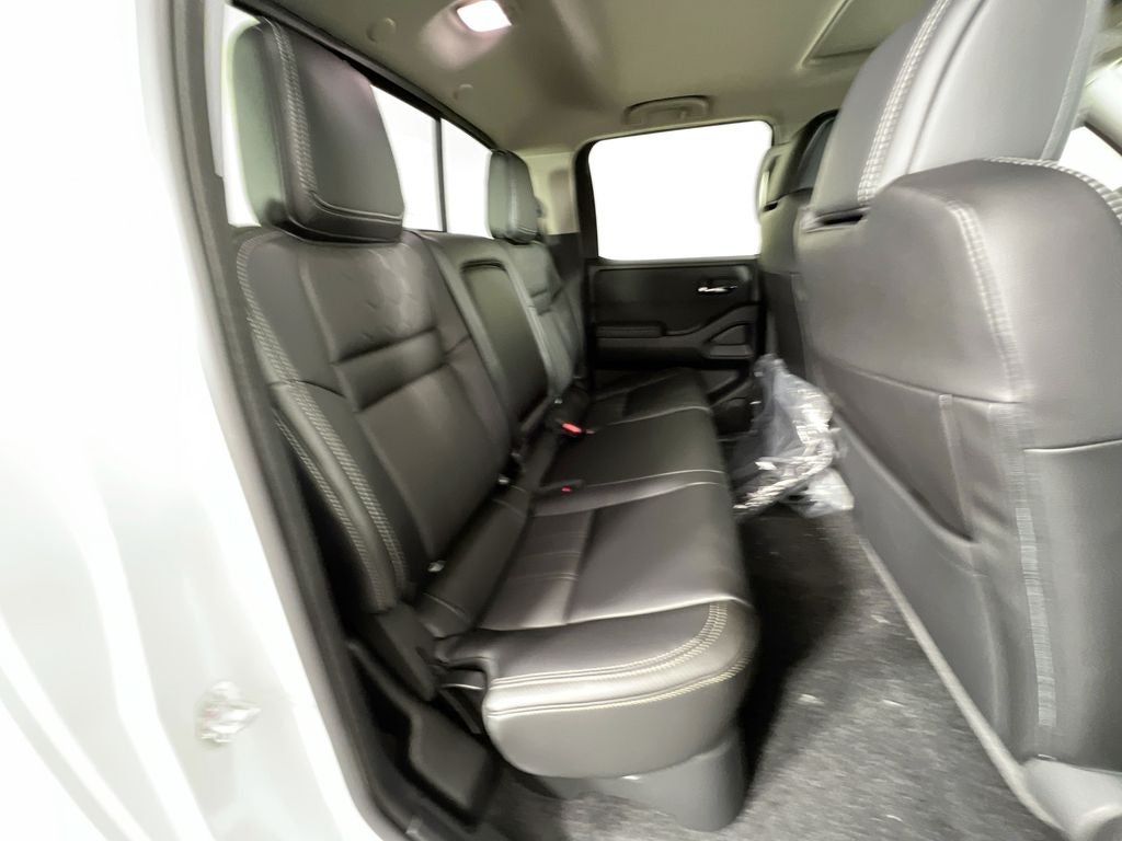 2024 Nissan Frontier Crew Cab SL