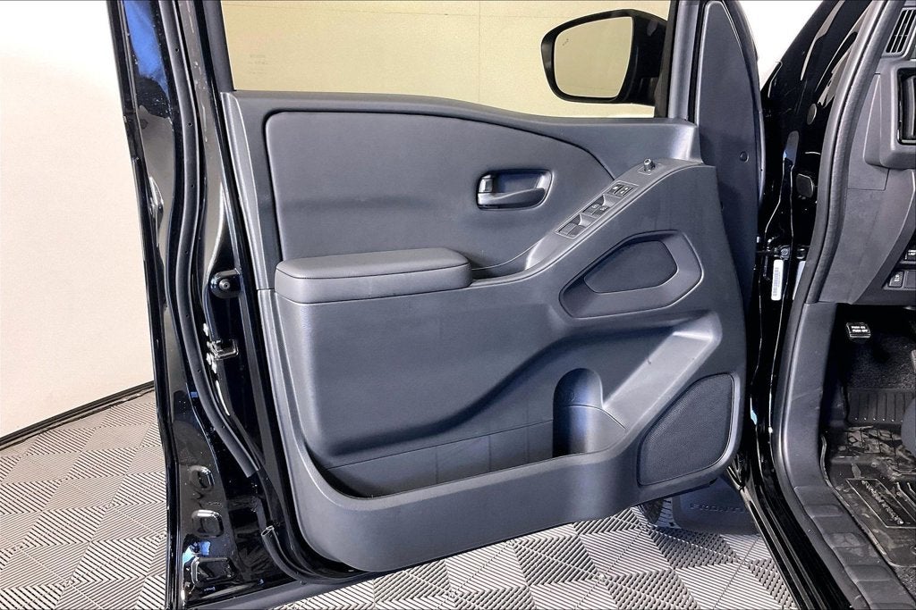 2027 Nissan Frontier Crew Cab SV