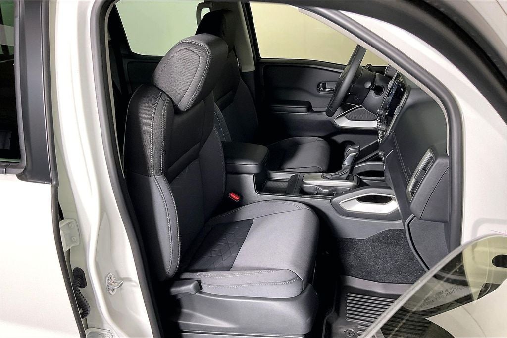 2025 Nissan Frontier Crew Cab SV