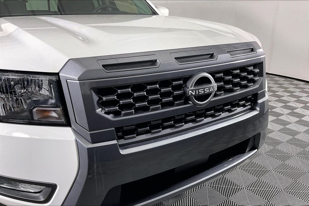 2025 Nissan Frontier Crew Cab SV