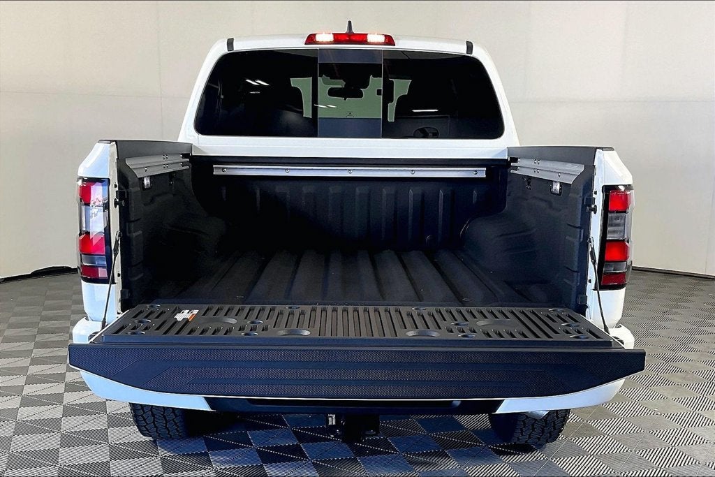 2027 Nissan Frontier Crew Cab SV
