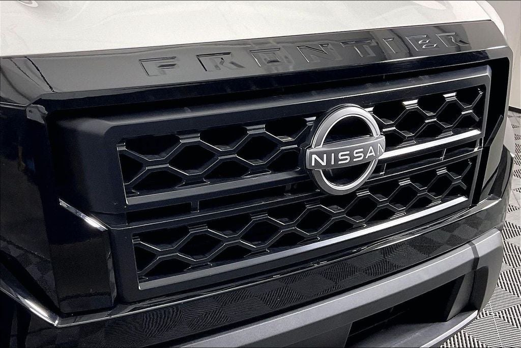 2024 Nissan Frontier Crew Cab SV