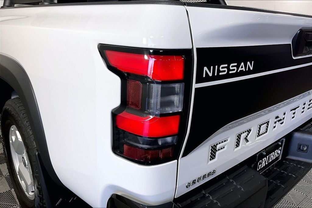 2024 Nissan Frontier Crew Cab SV