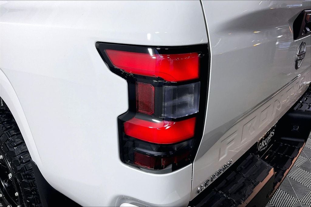 2025 Nissan Frontier Crew Cab SV