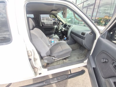 2002 Nissan Frontier XE V6