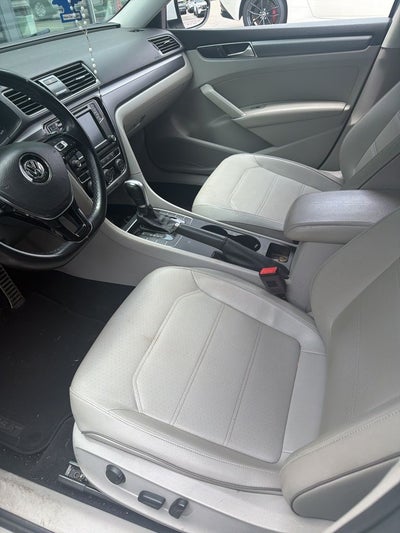 2018 Volkswagen Passat 2.0T R-Line