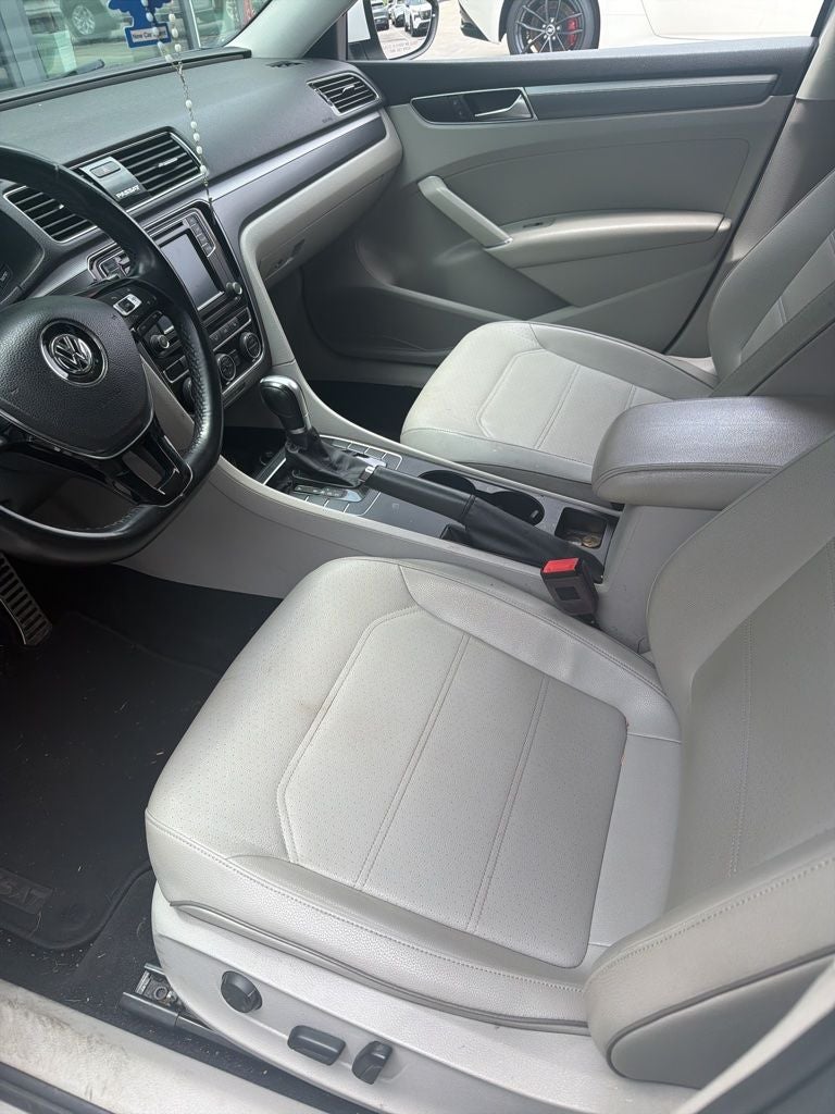 2018 Volkswagen Passat 2.0T R-Line