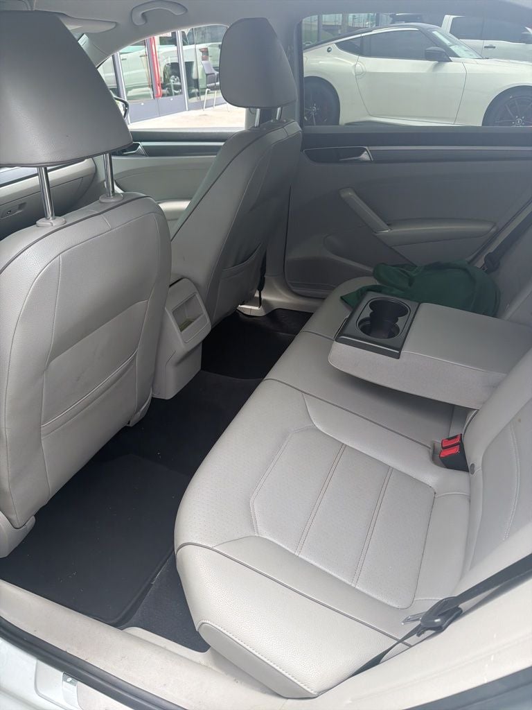 2018 Volkswagen Passat 2.0T R-Line