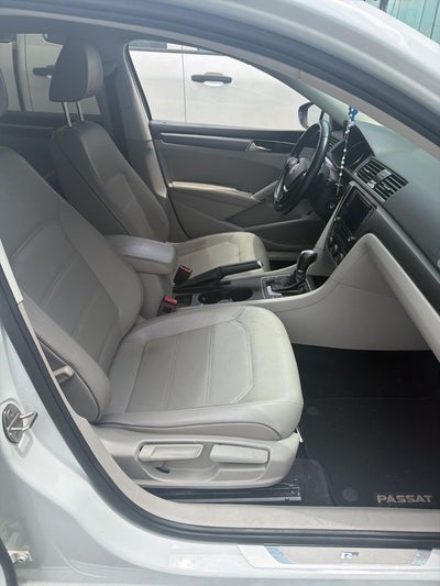 2018 Volkswagen Passat 2.0T R-Line