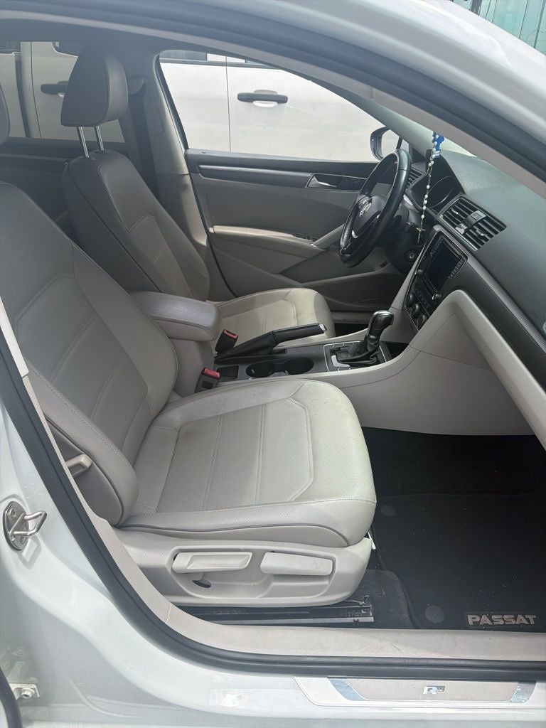 2018 Volkswagen Passat 2.0T R-Line