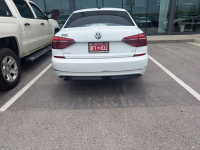 2018 Volkswagen Passat 2.0T R-Line