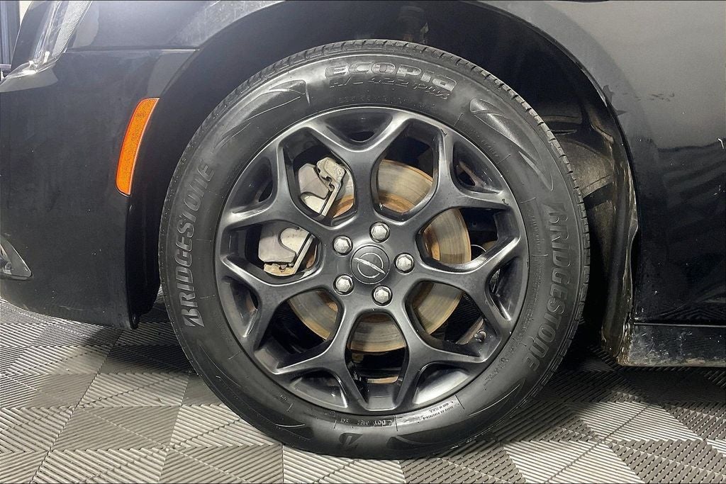 2019 Chrysler 300 S