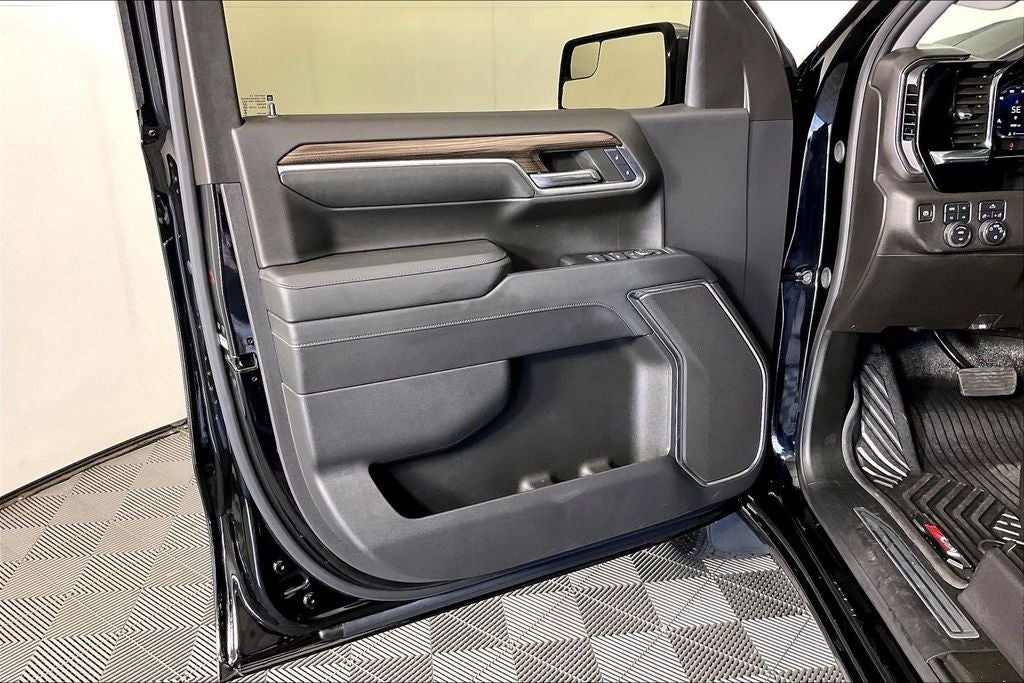 2024 Chevrolet Silverado 1500 LT LT1