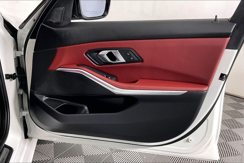 2025 BMW 3 Series 330i xDrive M Sport