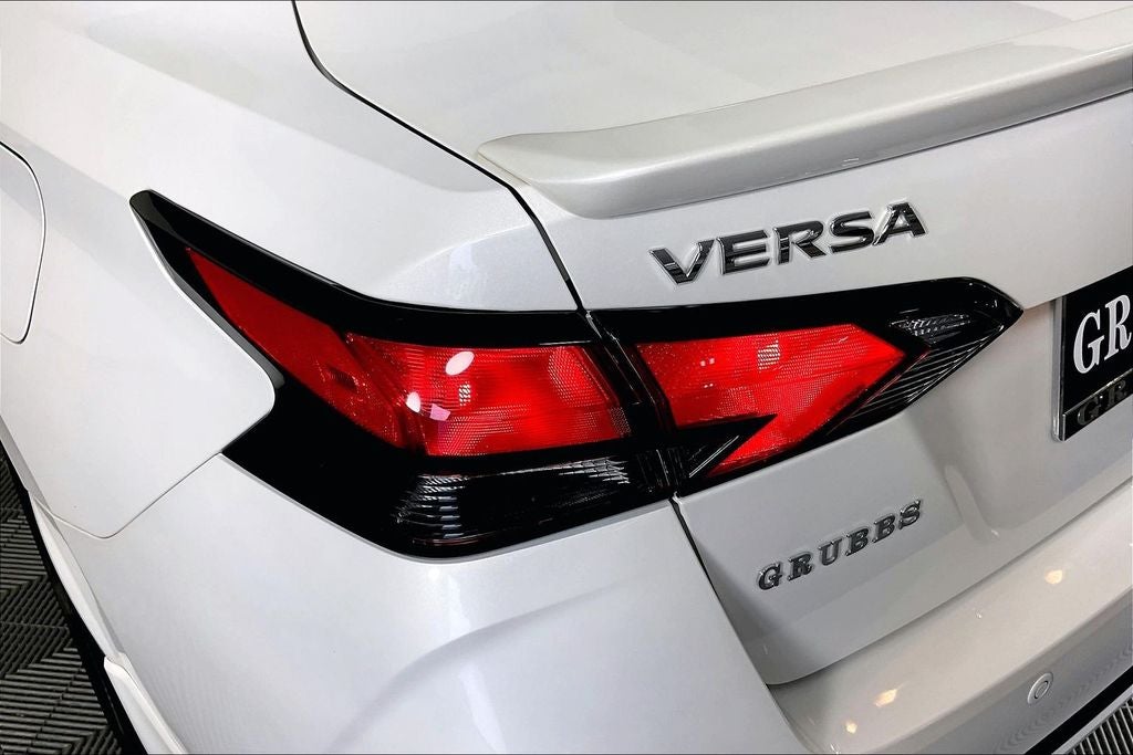 2025 Nissan Versa 1.6 SR