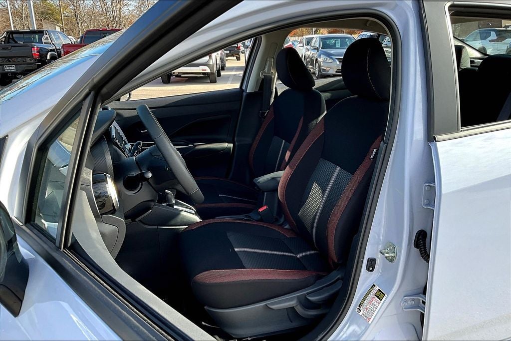 2025 Nissan Versa SR