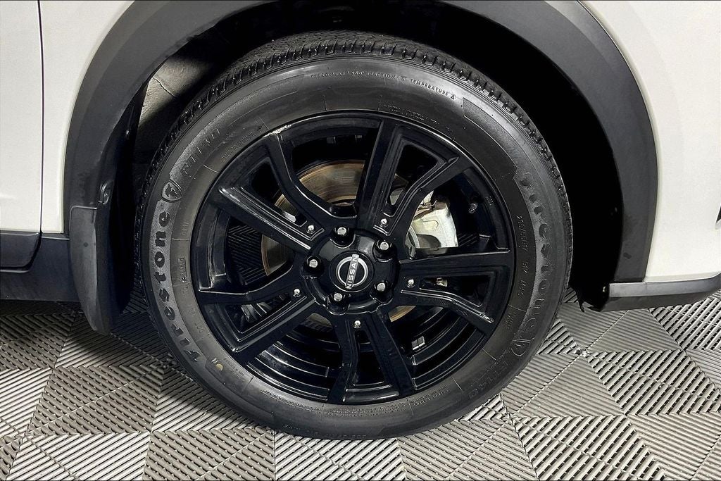 2023 Nissan Kicks SR