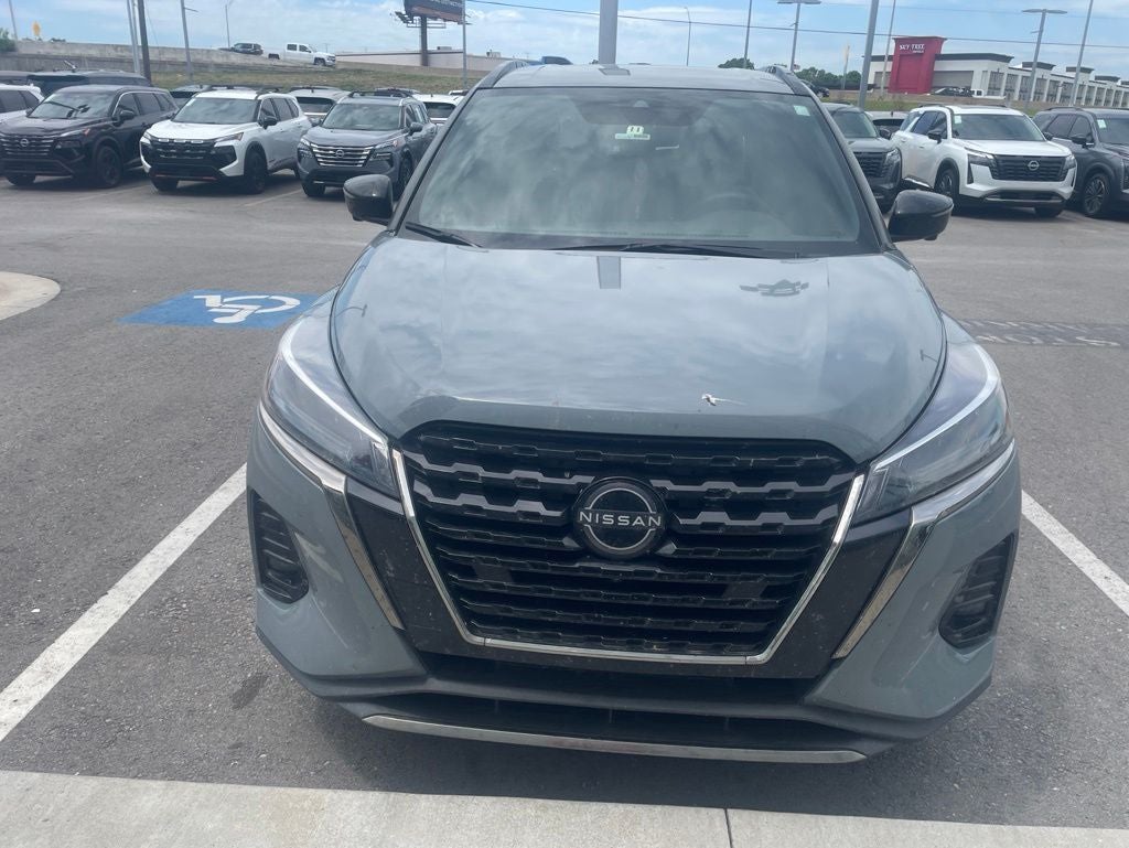 2023 Nissan Kicks SR
