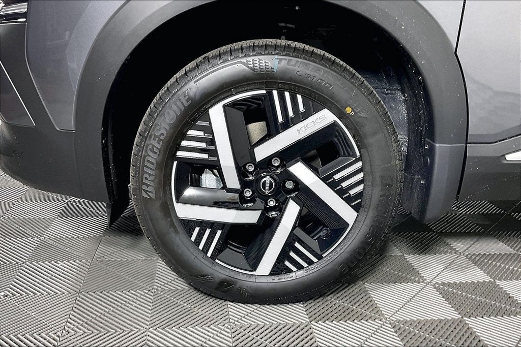2027 Nissan Kicks SV