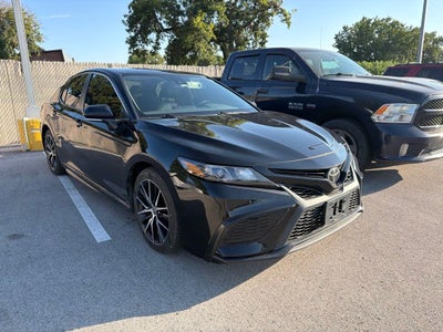 2022 Toyota Camry SE