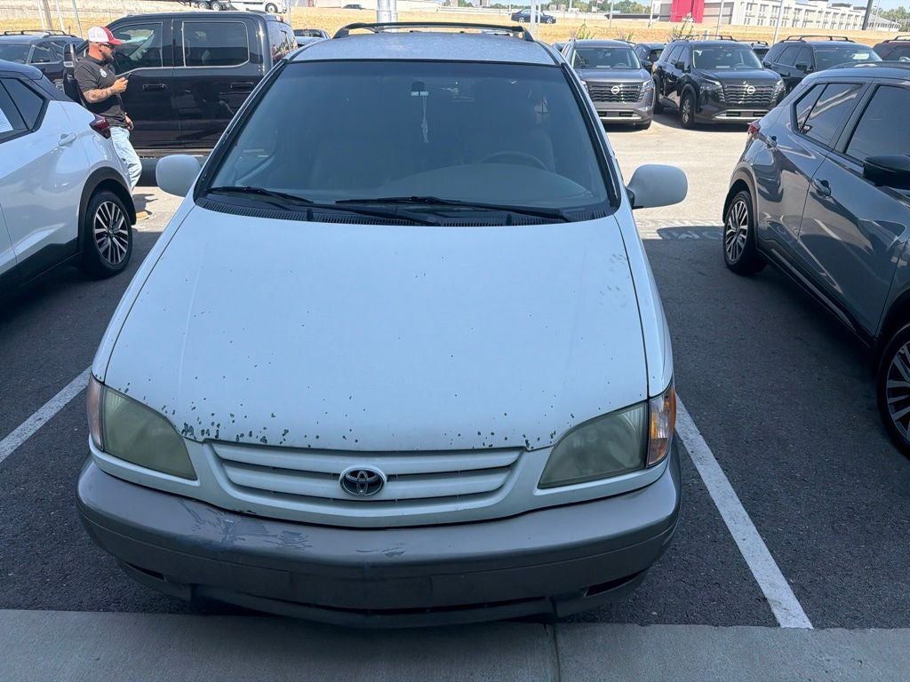 2003 Toyota Sienna LE