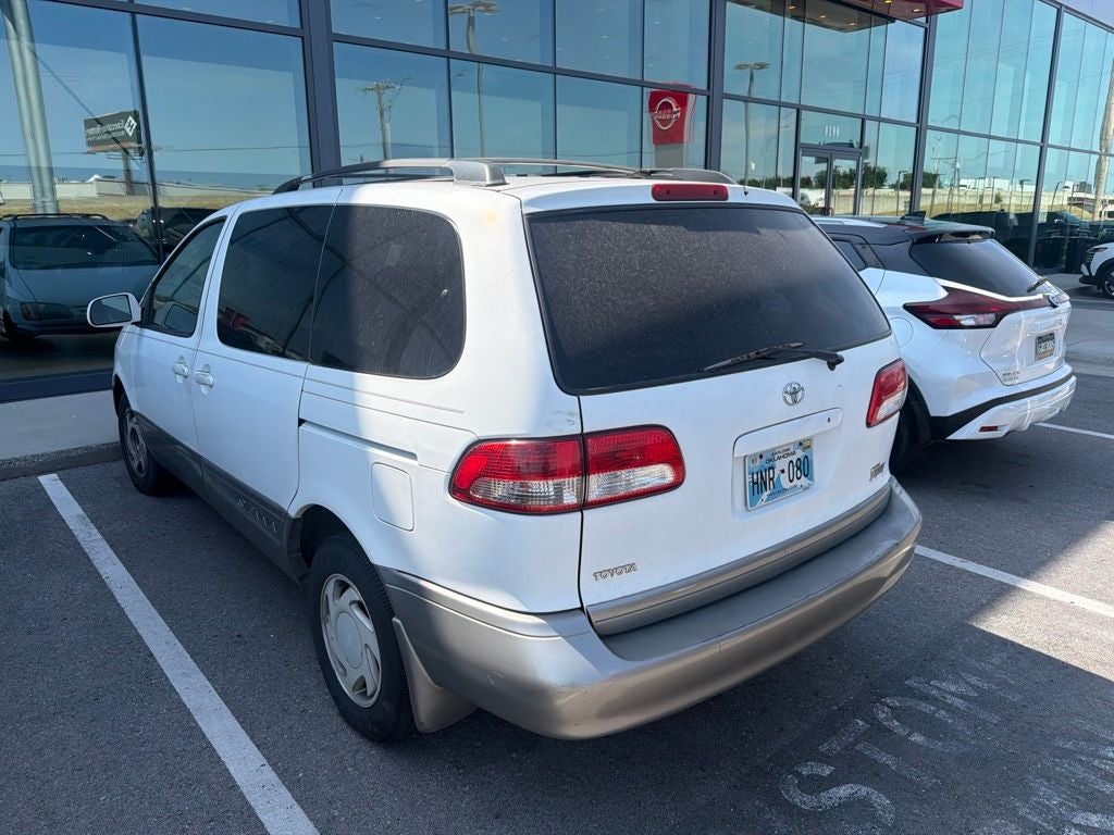2003 Toyota Sienna LE
