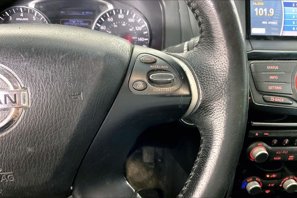 2015 Nissan Pathfinder SV