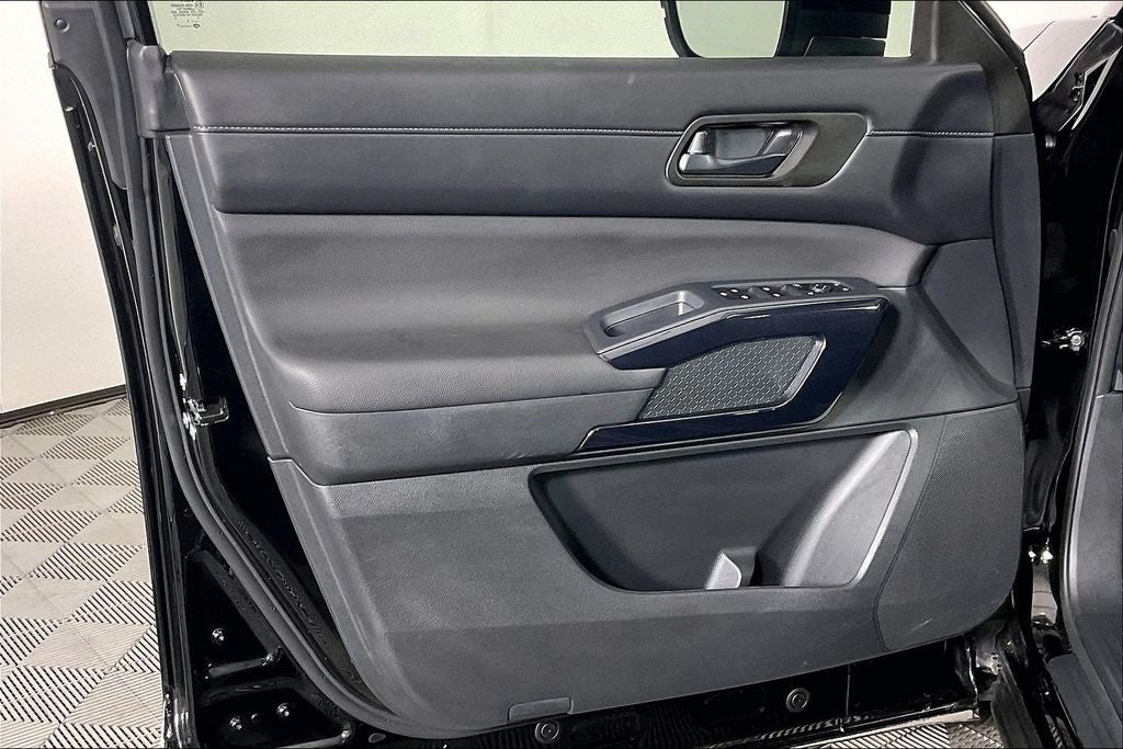 2025 Nissan Pathfinder S