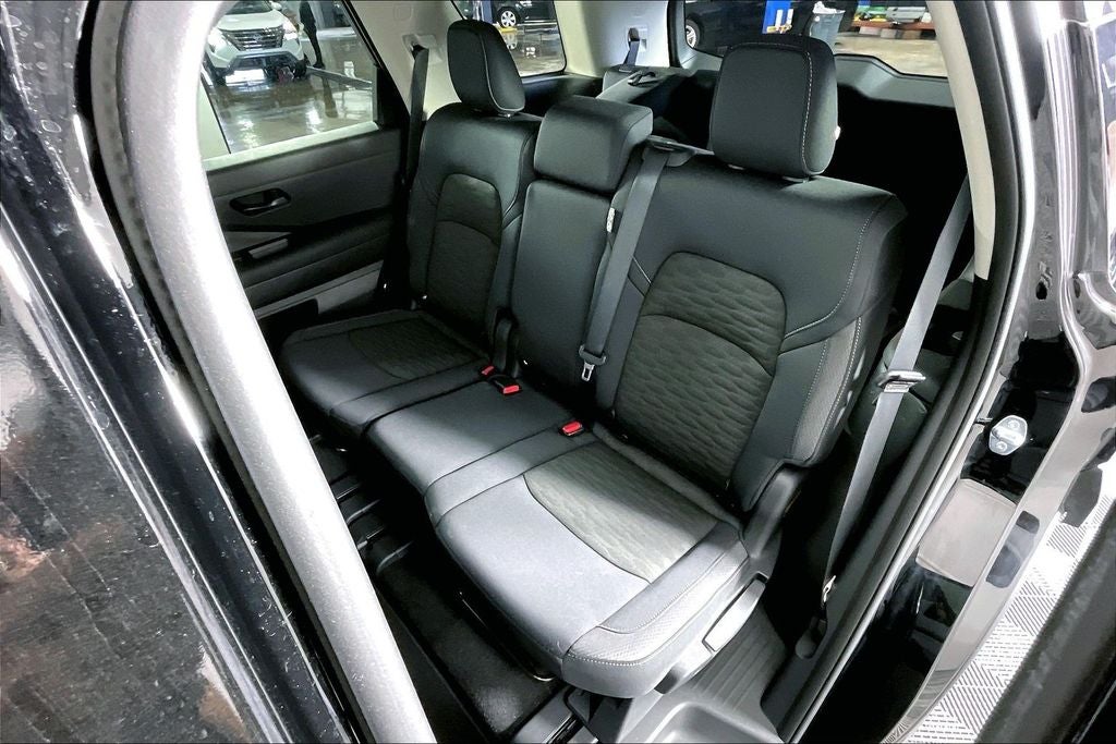 2025 Nissan Pathfinder S