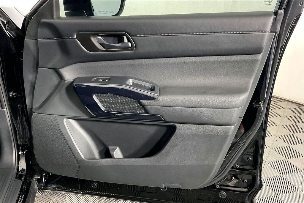 2025 Nissan Pathfinder S