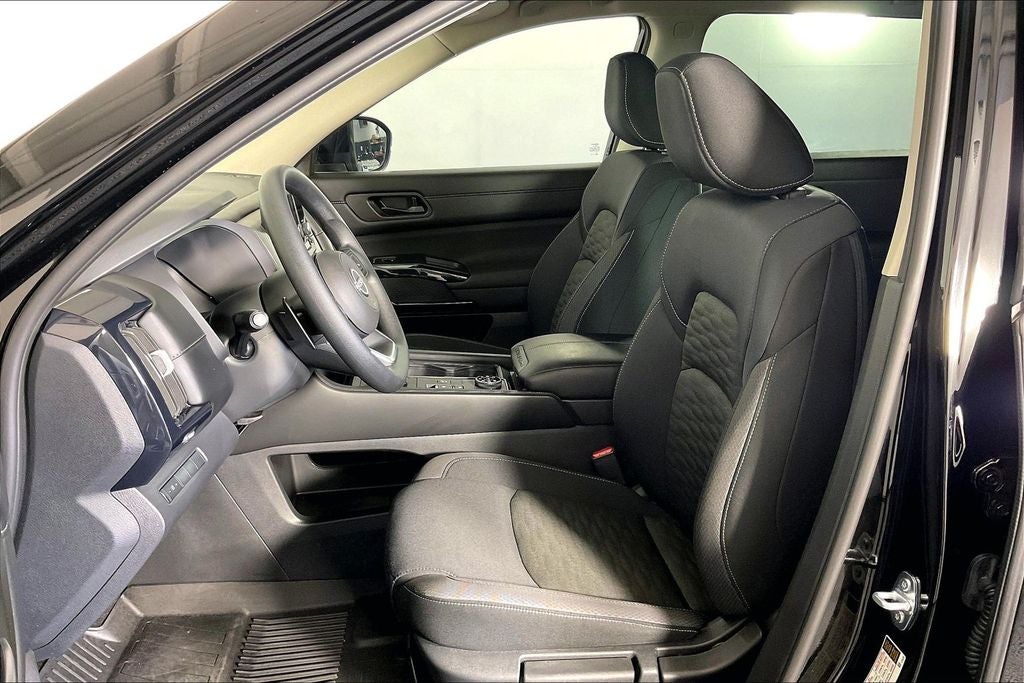 2025 Nissan Pathfinder S