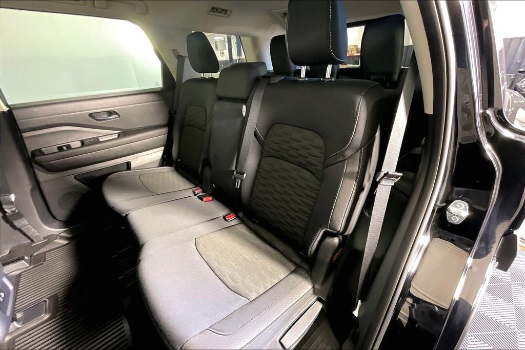 2025 Nissan Pathfinder S