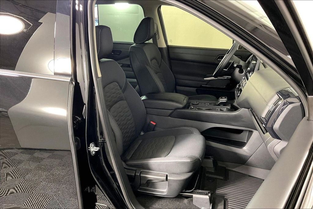2025 Nissan Pathfinder S