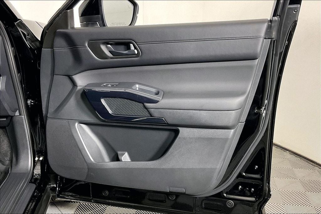 2025 Nissan Pathfinder S