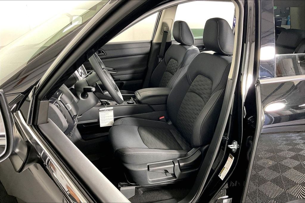 2025 Nissan Pathfinder S